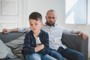 50+ mondat, amit a nárcisztikus apák mondanak a gyerekeiknek