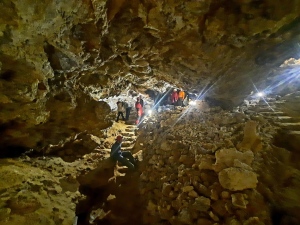 Barlangtúra gyerekkel: Fedezzétek fel családilag Magyarország egyik legkülönlegesebb kristálybarlangját, a Sátorkőpusztai-barlangot!