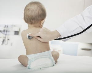 Hatóság: A kötelező védőoltások miatt nincs itthon szamárköhögés-járvány, ami babákat, kisgyerekeket veszélyezteti a leginkább