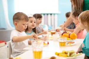 Tudták, hogy sikkasztott az előző polgármester, de azt meg sem álmodták, hogy a gyerekek menzapénzét is