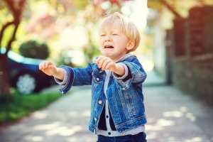 Ha egy kisgyermeknek a dühét állandóan el kell fojtania, kevésbé lesz képes kifejezni az érzelmeit felnőttkorában