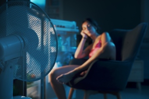 Hogyan tudunk jobban aludni a hőségben a végtelen forgolódás helyett?