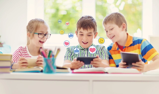 A gyerekek a közösségi médián lógnak és lájkokat gyűjtenek.