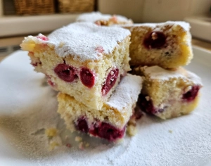 Süllyedésbiztos meggyes pite (recept), amiben a meggy